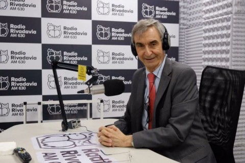 Nelson Castro: "De haber estado en un centro médico, Maradona hubiese tenido una chance más"