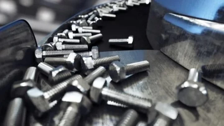 &quot;Nos vamos a fundir trabajando&quot;: desesperación por la falta de insumos en la industria tornillera