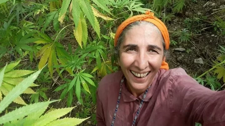Candelaria Azar la argentina que se cansó de Hollywood y ahora vive en una montaña