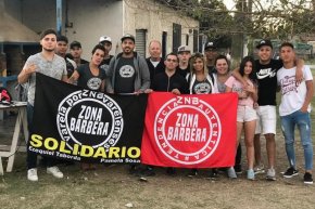 Barberos solidarios, un colectivo que corta gratis el pelo en los barrios